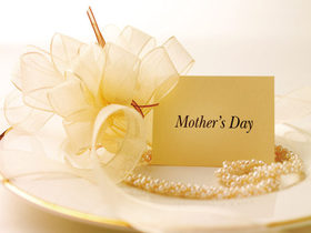 Gentle e-card for Mother's Day! New ecard for free Happy Mother's Day. Flowers. Pearl. Necklace. Card Free Download 2025 greeting card