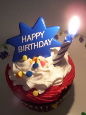 A Bright And Happy Birthday! Birthday Cake! Happy Birthday Greeting Card!  Pretty Birthday Cake! Free download! Free Download 2024 greeting card